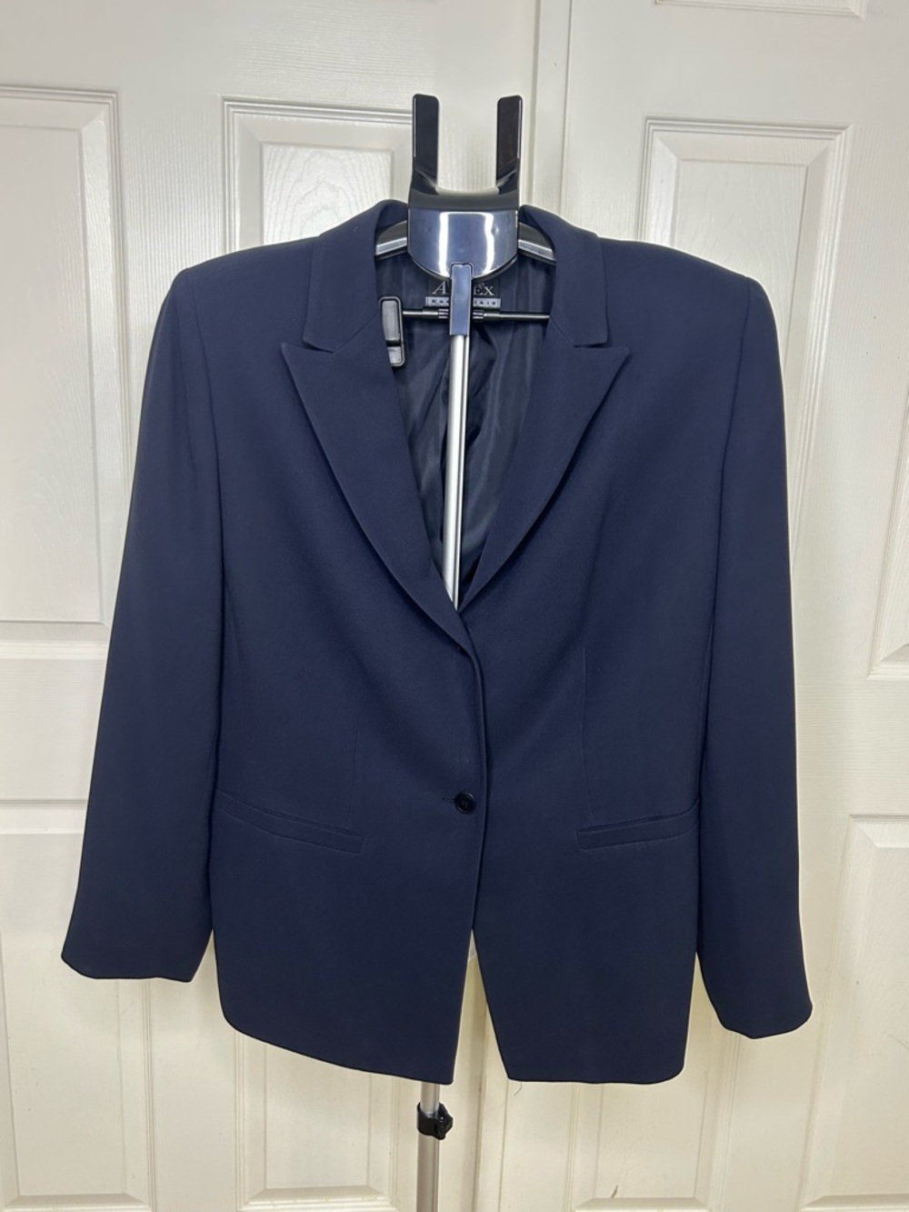 Casual Corner Women's Navy Single-Button Blazer - Tailored Work Jacket